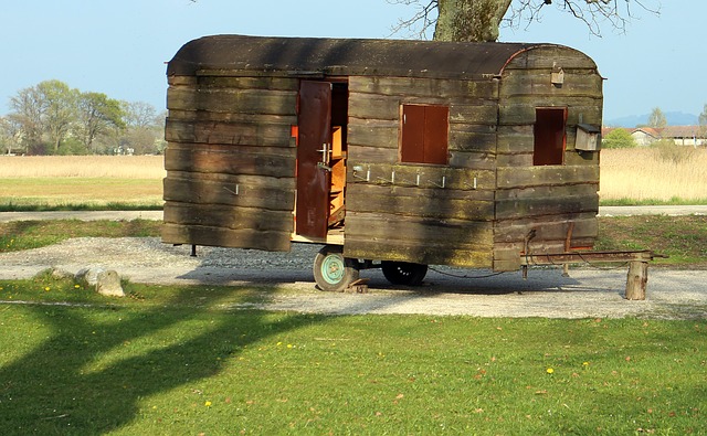 dřevěná maringotka.jpg